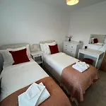 Open Plan Centre Nyaraló York